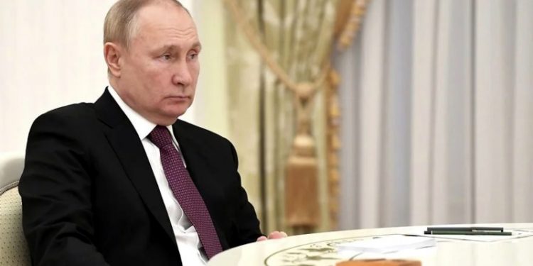 Batılı istihbaratlar: Putin’in yüzü ve boynundaki şişkinliğin nedeni uzun süreli steroid kullanımı