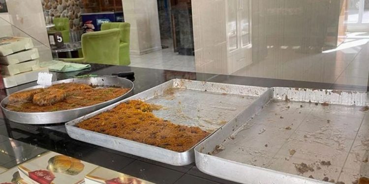 Bayat ekmekten sonra bayat tatlı satışları başladı