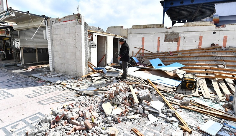 Bergama'da yargı sürecine rağmen dükkânların yıkımı başladı, Tunç Soyer: ‘Yıkımları durdurun’