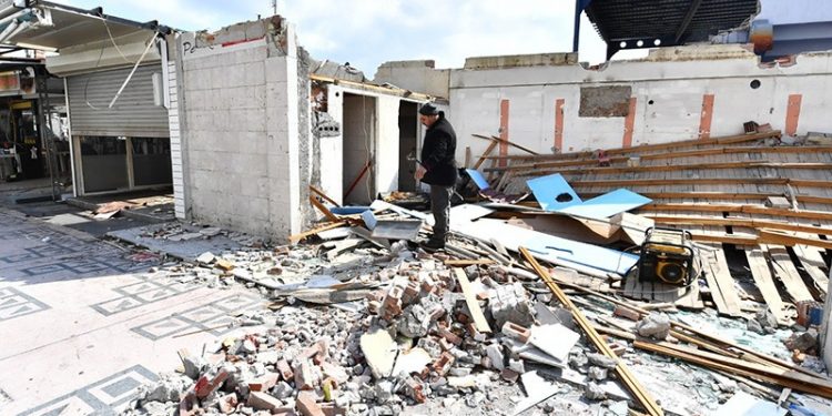 Bergama'da yargı sürecine rağmen dükkânların yıkımı başladı, Tunç Soyer: ‘Yıkımları durdurun’