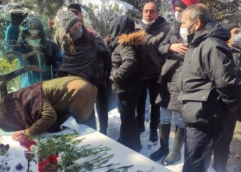 Berkin Elvan &ouml;l&uuml;m&uuml;n&uuml;n 8'inci yılında mezarı başında anıldı