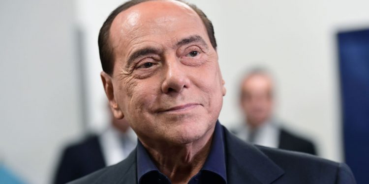 Berlusconi, kendisinden 53 yaş küçük sevgilisiyle 'sembolik düğün' yaptı