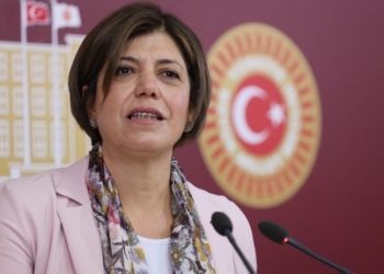 Beştaş: Dün, 2 Mart 1994 darbecilerinin bayrağını taşıyan bir parlamento gördük