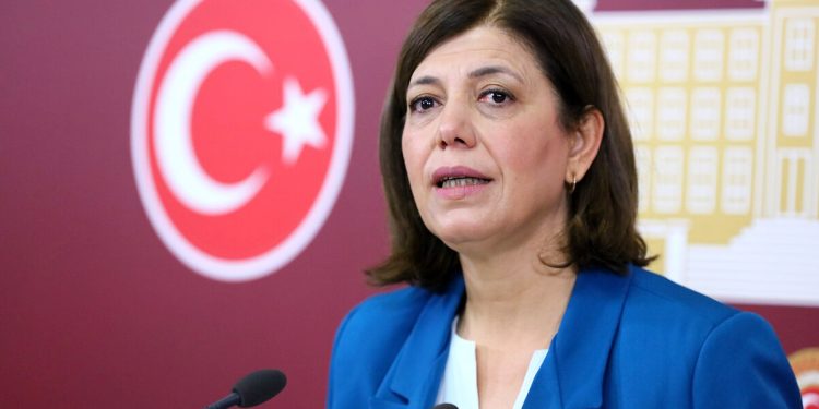 Beştaş: Seçim sistemi teklifi ‘yeniliyoruz, düşüyoruz’ demenin itirafı