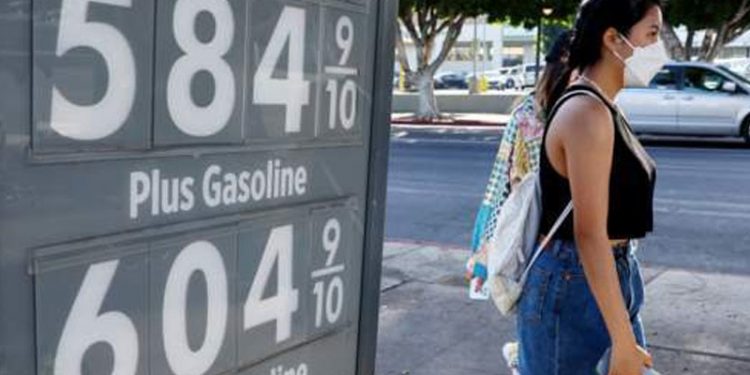 Biden, 'fiyatları düşürmek için stratejik rezervden petrol piyasaya sürmeyi düşünüyor'