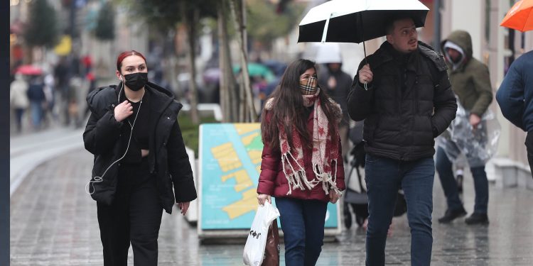 Bilim Kurulu üyesi Prof. Dr. Alper Şener: Her alanda maske kullanılmasının kalkması söz konusu değil