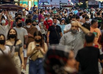 Bilim Kurulu &uuml;yesi tarih vererek uyardı: Vakalarda tekrar tırmanış g&ouml;rebiliriz!