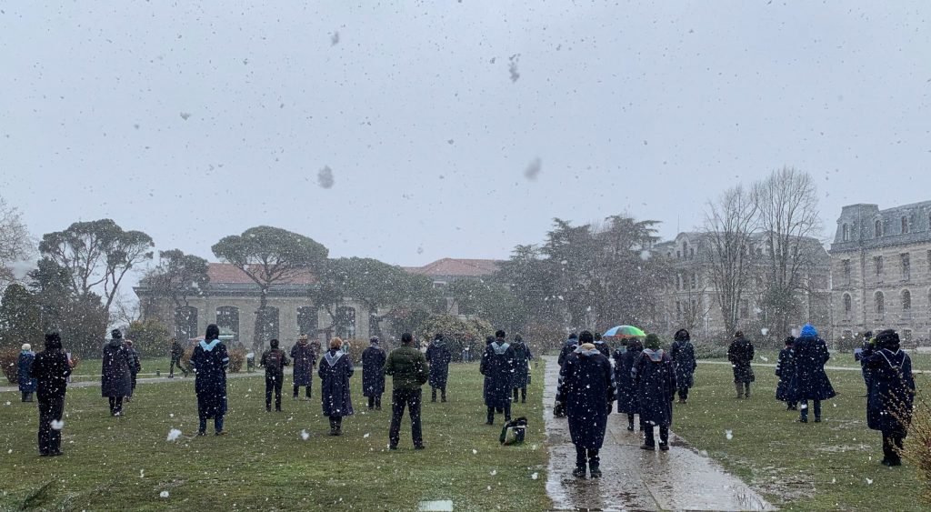 Boğaziçili akademisyenler fırtınada da rektörlüğe sırt döndü