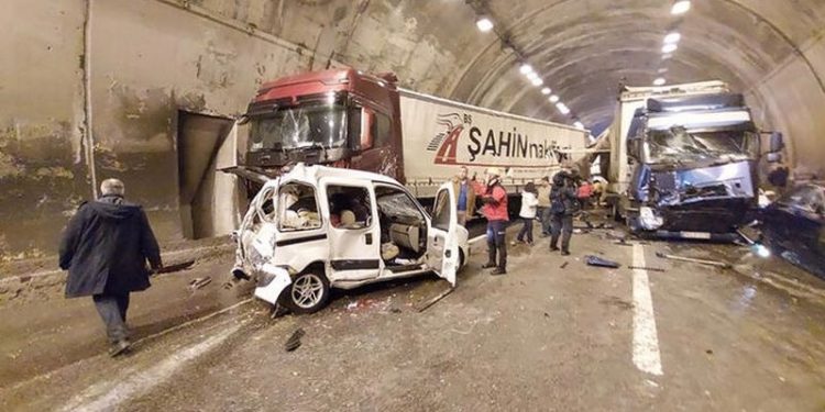 Bolu Dağı Tüneli'ndeki zincirleme kazada yaralanan çocuk kurtarılamadı