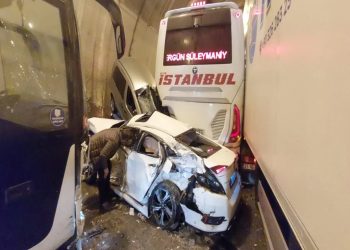 Bolu Dağı Tüneli’nde kaza: Araçlarında sıkışanlar var