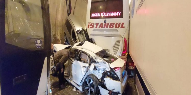 Bolu Dağı Tüneli’nde kaza: Araçlarında sıkışanlar var