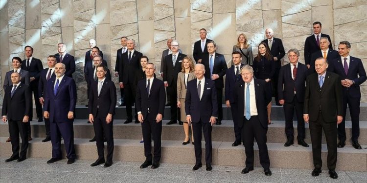 Brüksel'de olağanüstü zirve: NATO liderleri Ukrayna gündemiyle bir araya geldi