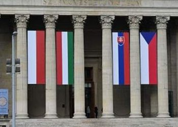 Budapeşte'de düzenlenecek olan V4 savunma bakanları toplantısı iptal edildi