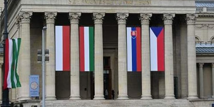 Budapeşte'de düzenlenecek olan V4 savunma bakanları toplantısı iptal edildi