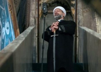 B&uuml;t&ccedil;esiyle 7 bakanlığı geride bırakan Diyanet&rsquo;in IBAN paylaşarak topladığı para dudak u&ccedil;uklattı