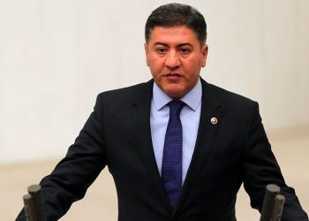 CHP'den Fahrettin Koca'ya maske tepkisi: Maskeleri çıkartmanın bedelini Bakanlık ödemiyor ama vatandaşlar canı ile ödüyor