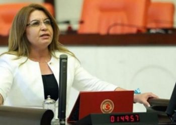 CHP'li Karaca: Sağlıkçılar 'yaptırım' genelgesiyle susturulmak isteniyor