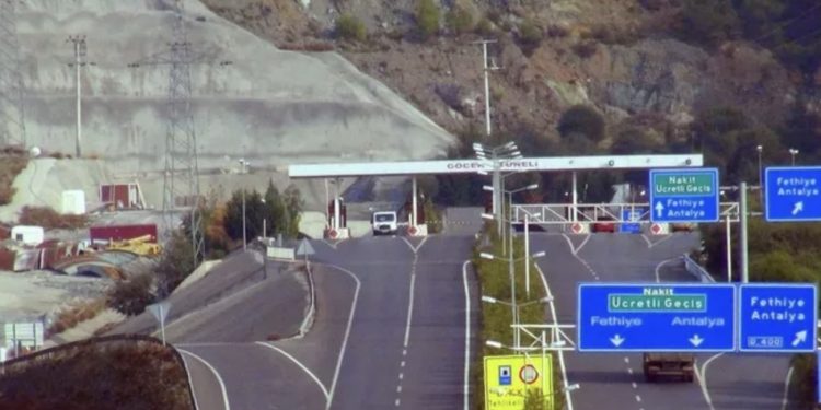 CHP’li Girgin: Cenaze aracı nakit para olmadığı için Göcek Tüneli’nden geçirilmedi