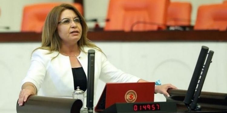 CHP’li Karaca: Düşen oylarınızı çift oy kullandırarak mı telafi etmeye çalışacaksınız?