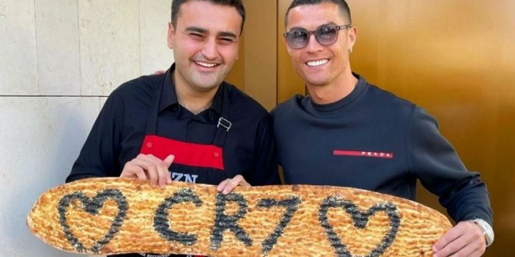 CZN Burak, Ronaldo ile ortak oldu