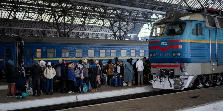 +++Canlı Anlatım- Ukrayna'dan kaçanların sayısı 1 milyonu geçti