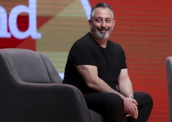 Cem Yılmaz'dan akaryakıt zamlarına ilişkin ironik paylaşım