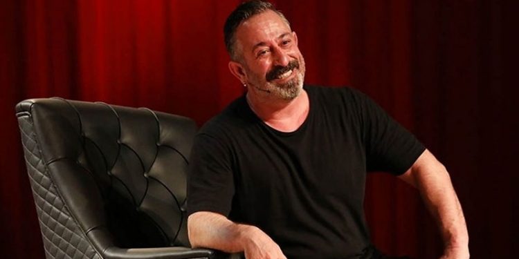 Cem Yılmaz'dan 'akaryakıt zammı' paylaşımı: Tamamen uydurma, her dolmuşa gelmeyin