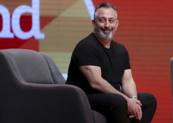 Cem Yılmaz'dan sahnede 'Ahmet Hakan esprisi'