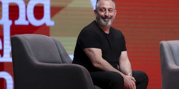 Cem Yılmaz'dan sahnede 'Ahmet Hakan esprisi'