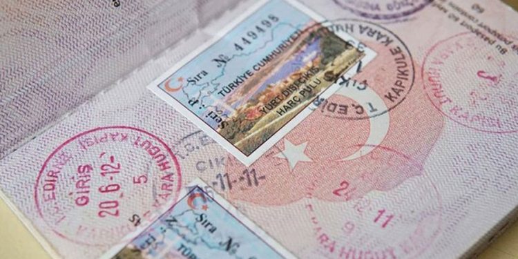 Cumhurbaşkanı kararıyla, yurt dışı çıkış harcına yüzde 200 zam!