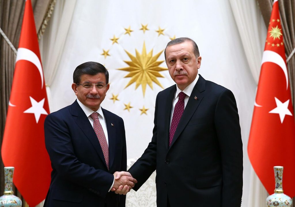 Davutoğlu, Erdoğan’a yüklendi: Bir yüzükle başlayan siyasi yolculuk hesabı verilemeyen büyük servetlerle sürdürülüyor