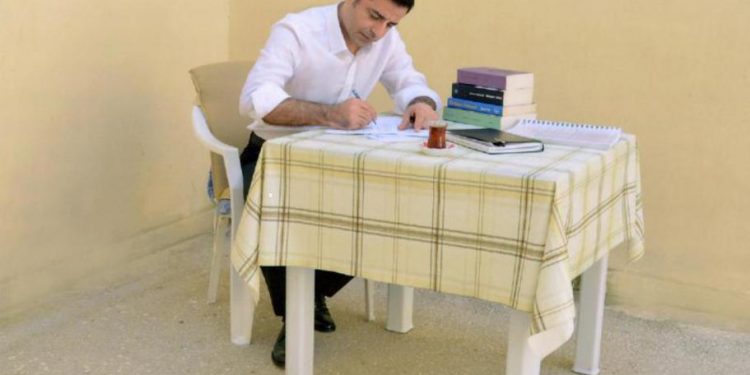 Demirtaş: Erdoğan, Putin’e açık tavır alamayacak kadar sıkışmış durumda