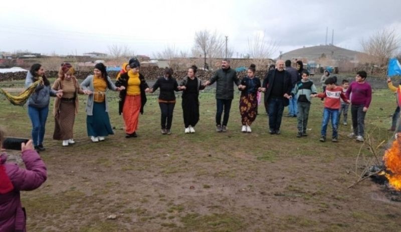 Diyarbakır ve Mardin'de Newroz kutlamaları başladı