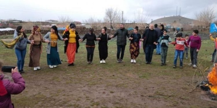 Diyarbakır ve Mardin'de Newroz kutlamaları başladı