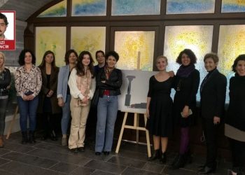 Diyarbakır'da kadın sanatçılar 21 eserle ‘Kadının Emeği’ sergisini açtı