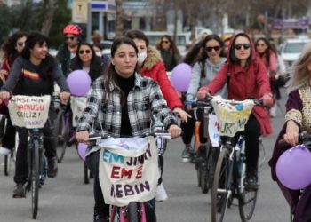 Diyarbakır'da kadınlar bisikletleriyle kent turu attı