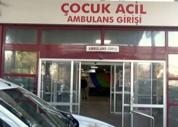 Doktora yumruk atıp bıçak çeken kişi eşi ve bebeğiyle hastaneden kaçtı