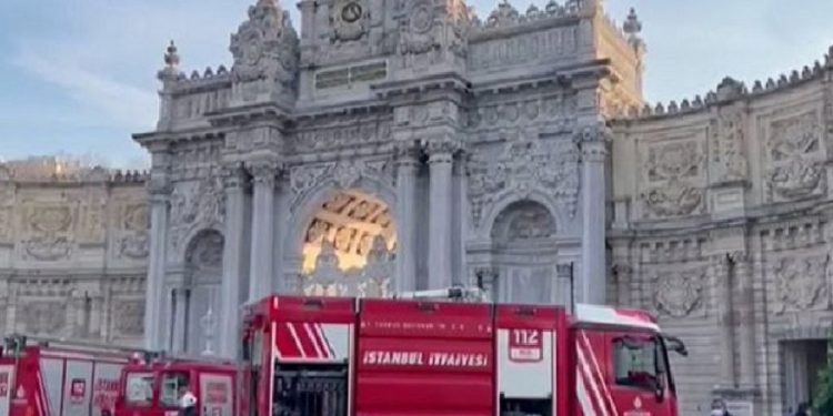 Dolmabahçe Sarayı’nda yangın paniği