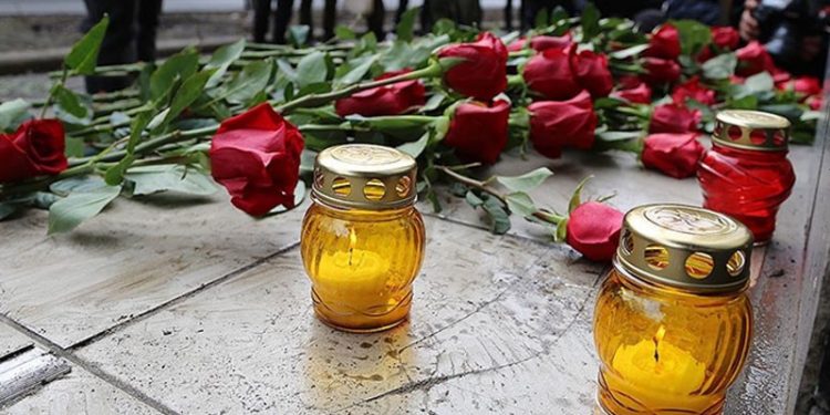 Donetsk'te Ukrayna'nın attığı füzeyle hayatını kaybeden 20 sivil anıldı