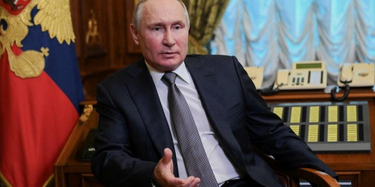 Doğal gazda rubleyle ödeme krizi büyüyor: Putin kararnameyi imzaladı, 1 Nisan'a kadar süre verdi