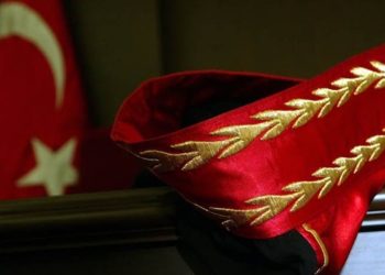 Dört hakim ve bir savcı görevden ihraç edildi