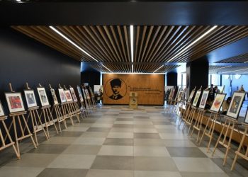 Dünya Şiir Günü'nde dizeler tuallere yansıdı