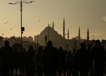 D&uuml;nyanın en mutlu &uuml;lkeleri a&ccedil;ıklandı: T&uuml;rkiye 8 basamak geriledi