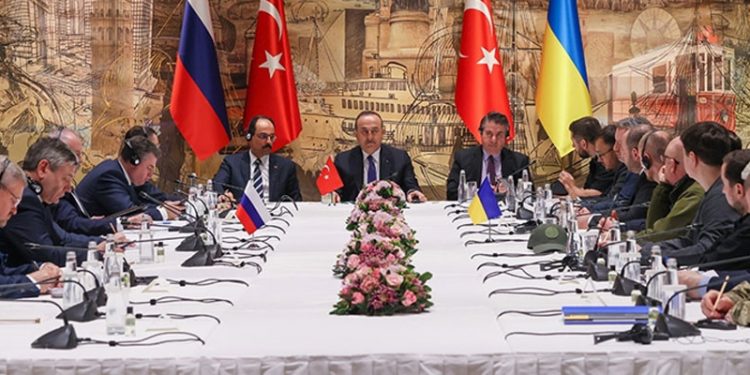 Dışişleri Bakanı Çavuşoğlu: Rus ve Ukraynalı taraflar daha üst düzey bir görüşme yapabileceklerini bildirdi