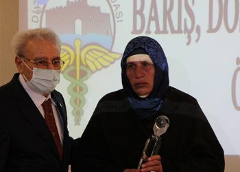 Emine Şenyaşar’a ‘Barış, Dostluk ve Demokrasi’ ödülü