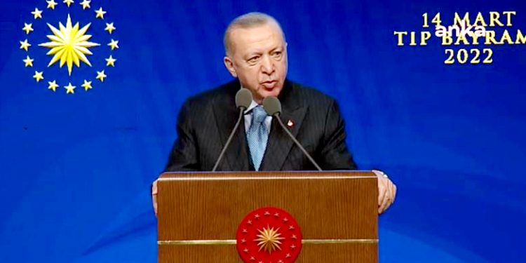Erdoğan: Bu ülkenin hekimlerine hem vefa borcu hem de ihtiyacı vardır