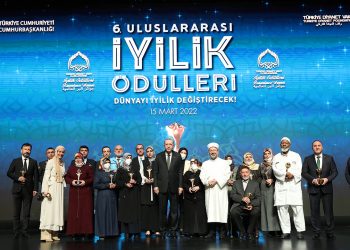 Erdoğan: Mültecileri göndermeyeceğiz, gelenlere kucak açacağız