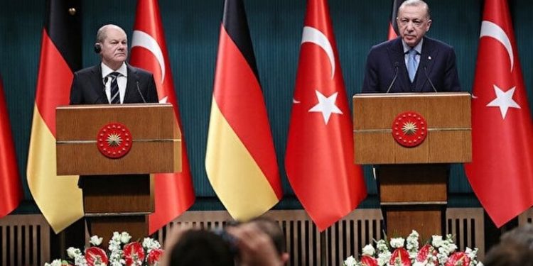 Erdoğan: NATO üyesi ülkelerin yapamadığını Rusya'ya rağmen Ukrayna'ya yaptık