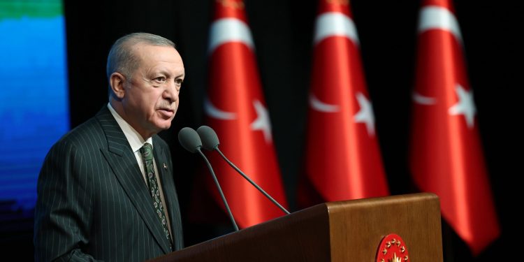 Erdoğan: Yurtdışında hazırlanan raporu kendi çalışmalarıymış gibi kamuoyuna sundular