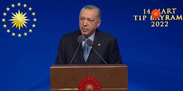 Erdoğan daha önce 'gitsinler' demişti: Ülkenin hekimlere hem ihtiyacı hem de vefa borcu var